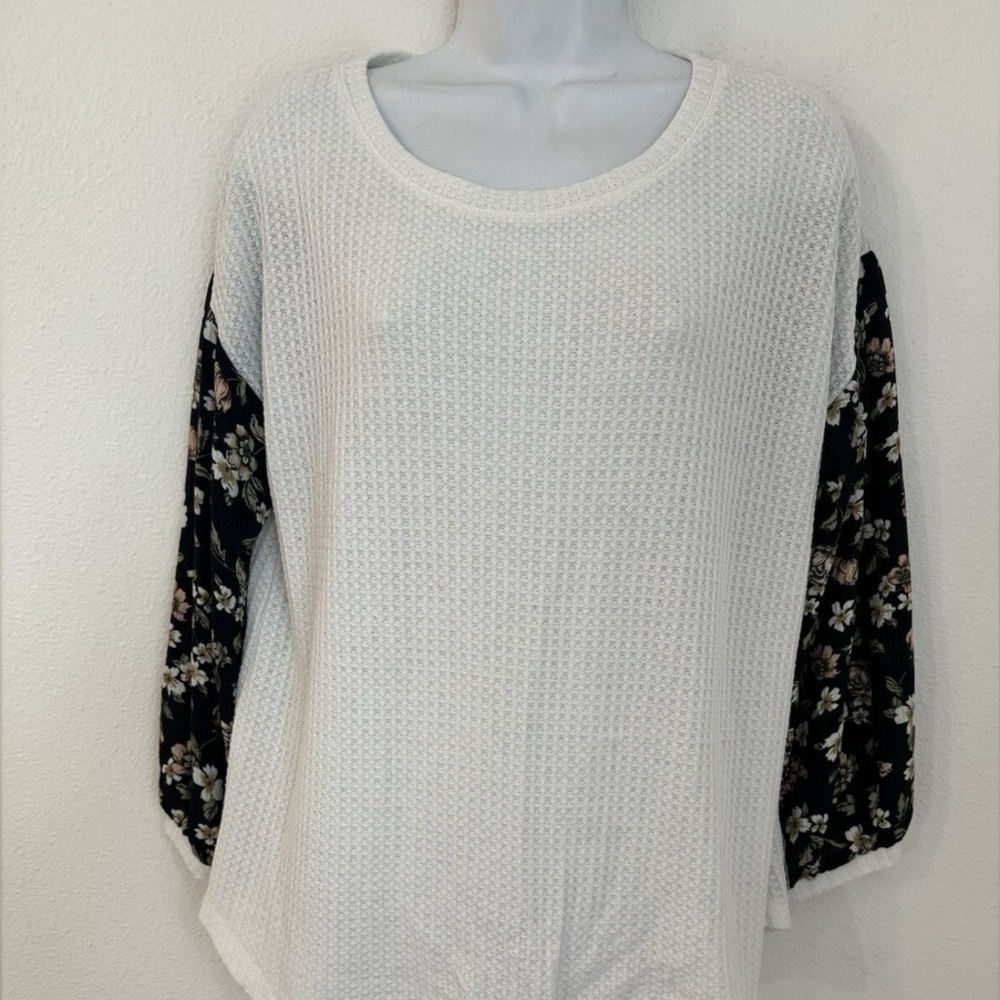 Mystree off white/white Waffle Knit Top with Black Floral Sleeves- large